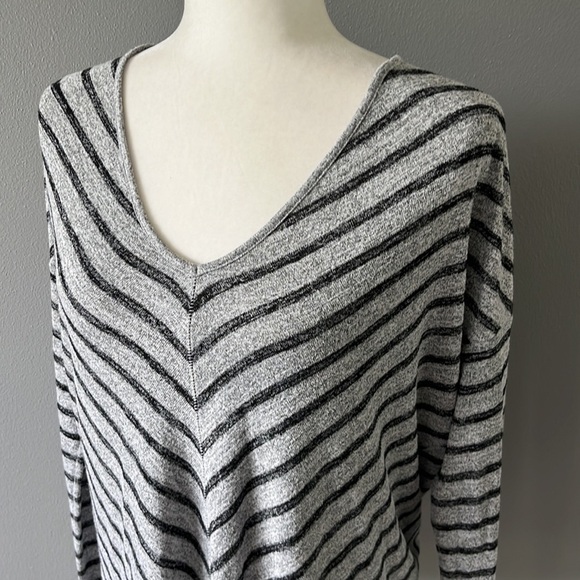 Rag & Bone Gray Black Stripe Hudson V Neck Sweater Top - Picture 3 of 13